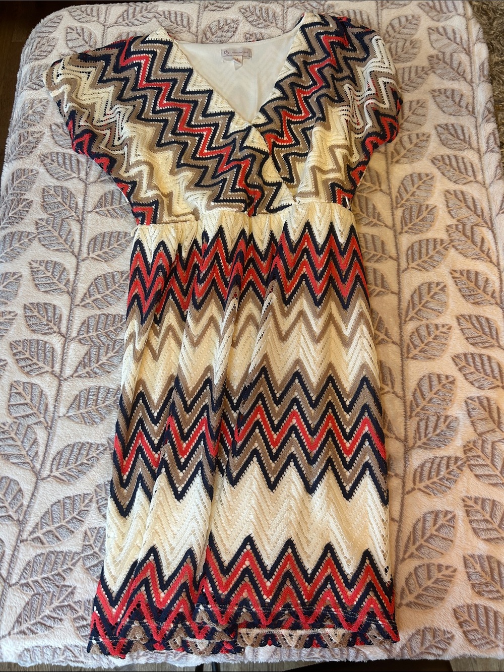 Women's size 6 Wrinkle free Chevron Knit Midi Dress in Red, Black & Cream